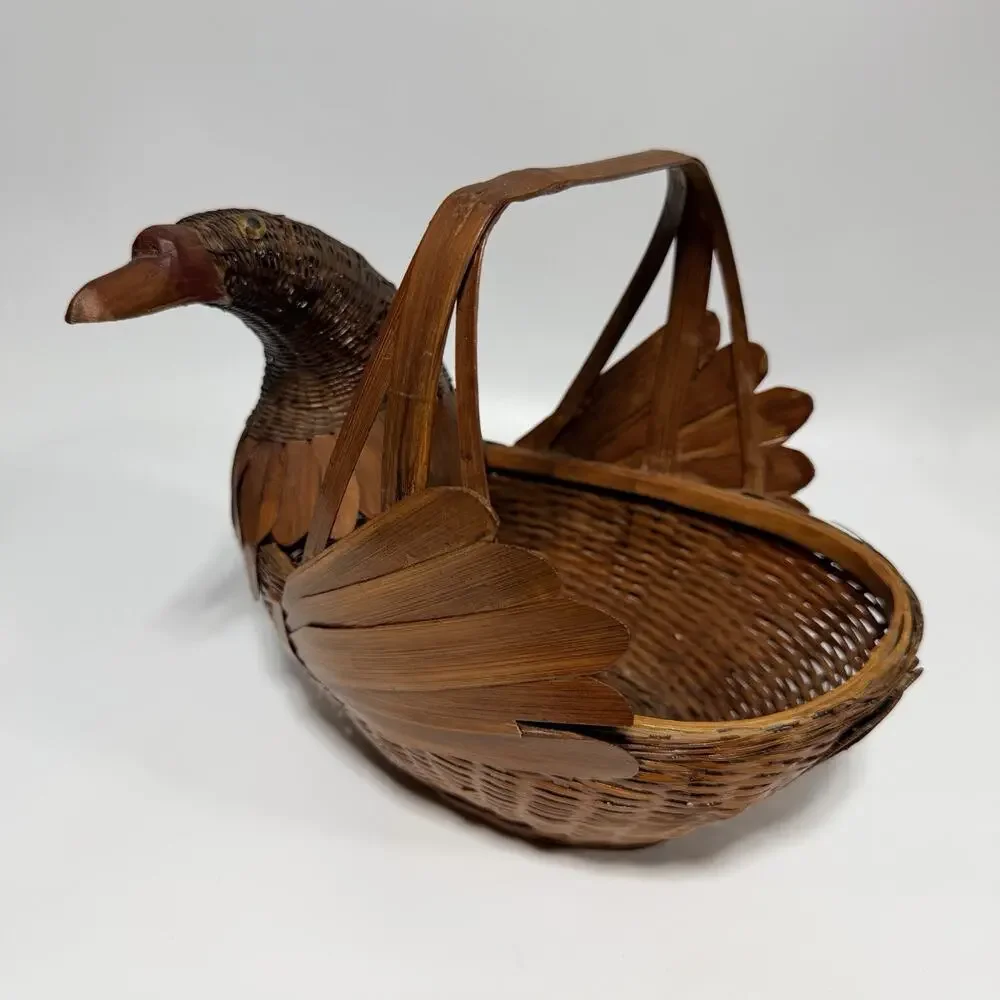 Vintage Duck Goose Basket Brown Wicker Rattan Wood Handle 10
